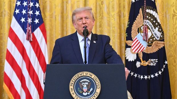 Трамп-поново-у-сукобу-с-медијима:-“Одузети-лиценце-телевизијама-које-нису-преносиле-мој-говор” Трамп-поново-у-сукобу-с-медијима:-“Одузети-лиценце-телевизијама-које-нису-преносиле-мој-говор”
