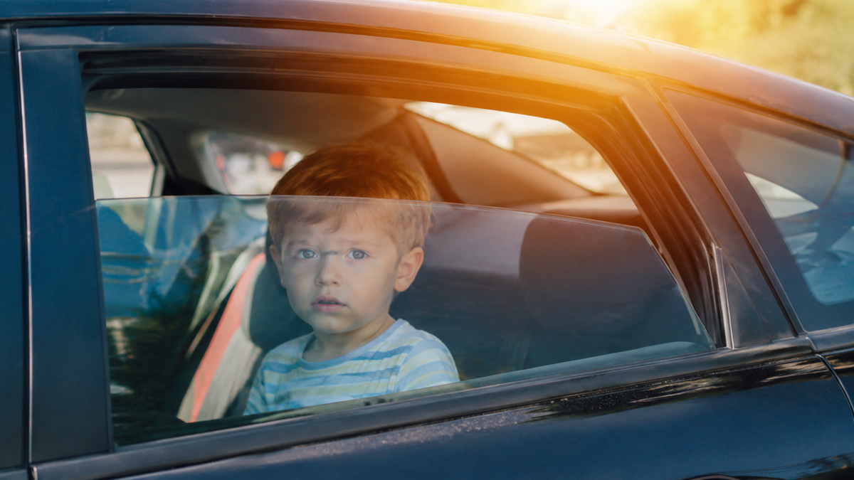auto-parkiran-na-suncu-postaje-nepodnosljiv:-ova-jednostavna-caka-moze-da-ga-rashladi-pre-ulaska auto-parkiran-na-suncu-postaje-nepodnosljiv:-ova-jednostavna-caka-moze-da-ga-rashladi-pre-ulaska