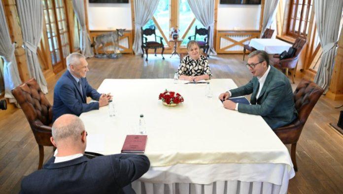 vucic-se-oglasio-nakon-susreta-sa-bocan-harcenkom:-vrlo-dobar-sastanak-sa-ambasadorom-rusije