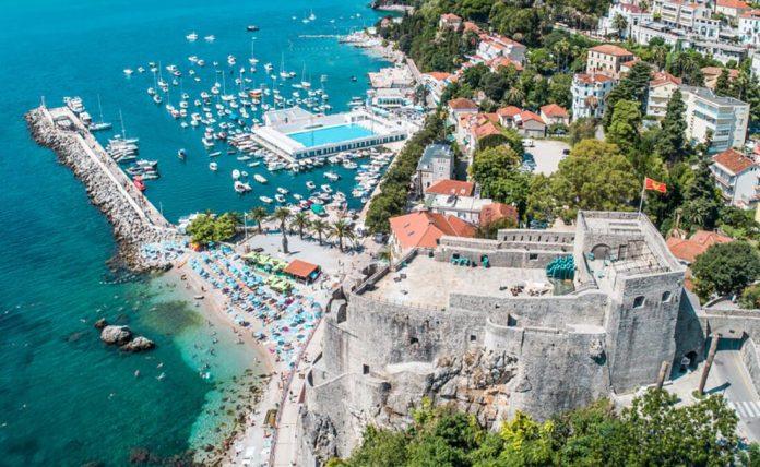 ako-ovo-radite-na-letovanju,-spremite-se-za-sok:-posle-grcke-jos-jedna-omiljena-destinacija-srba-uvodi-rigorozno-pravilo,-kazne-ce-osetiti-mnogi-turisti!