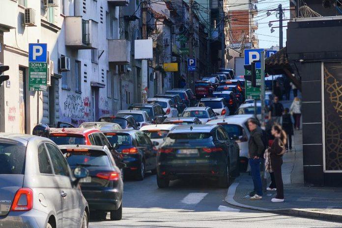 velike-guzve-ocekuju-se-na-ovim-deonicama!-pojacan-saobracaj-za-vikend,-policija-upozorava-vozace-–-evo-gde-ce-biti-najkriticnije