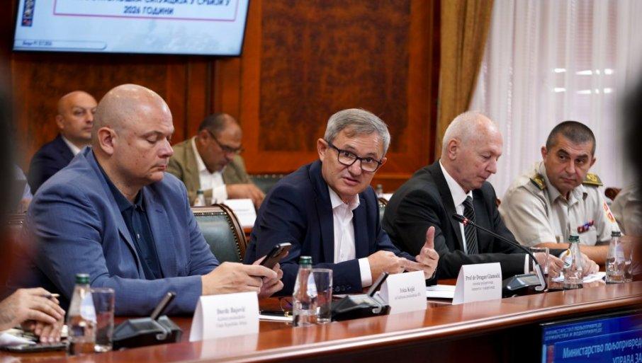 nekima-ce-biti-zabranjeno-drzanje-svinja:-ministar-glamocic-saopstio-prve-mere-protiv-africke-kuge-nakon-sastanka-u-vladi nekima-ce-biti-zabranjeno-drzanje-svinja:-ministar-glamocic-saopstio-prve-mere-protiv-africke-kuge-nakon-sastanka-u-vladi