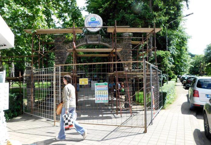 park-bez-glavne-kapije-banja-koviljaca-docekuje-prizor-kakav-nije-viden-gotovo-devet-decenija-(foto)