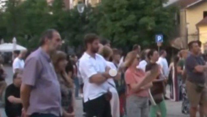 totalni-debakl-blokadera-u-kragujevcu:-doslo-im-do-100-ljudi-na-tribinu,-prosek-godina-“studenata”-–-65-godina!