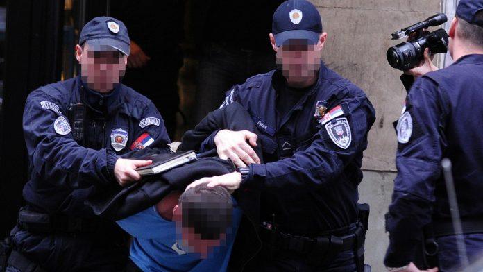 uhapsen-muskarac-u-kraljevu-policija-mu-u-stanu-nasla-razlicite-droge,-odredeno-mu-zadrzavanje-do-18-sati