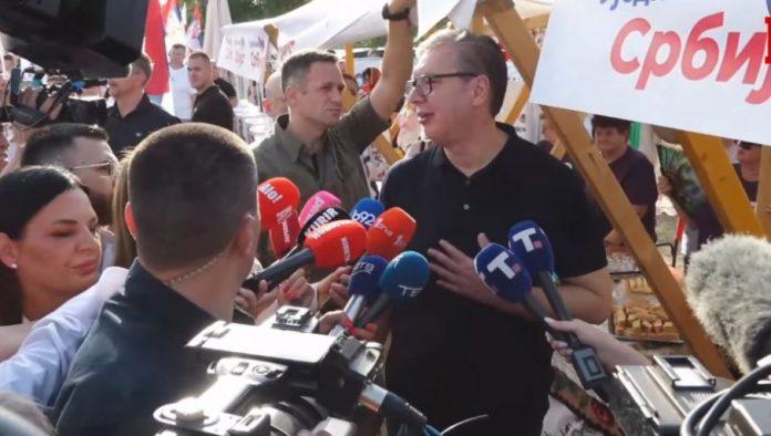 “aco,-srbine”-gradani-docekali-predsednika-vucica-u-vladimirovcu