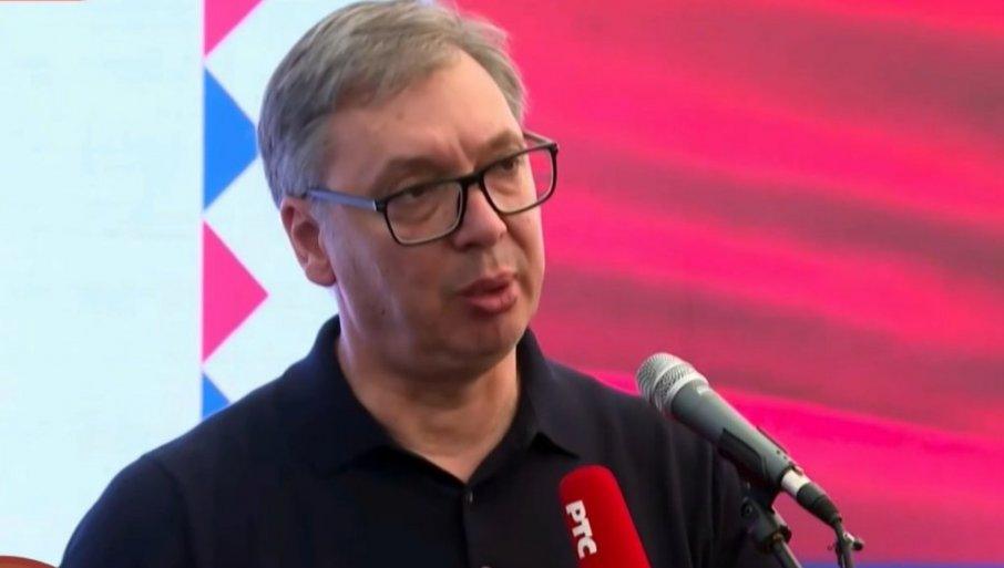 predsednik-odusevio-okupljene-„beskrajno-vas-volim“-–-usledila-snazna-poruka-politickim-protivnicima! predsednik-odusevio-okupljene-„beskrajno-vas-volim“-–-usledila-snazna-poruka-politickim-protivnicima!