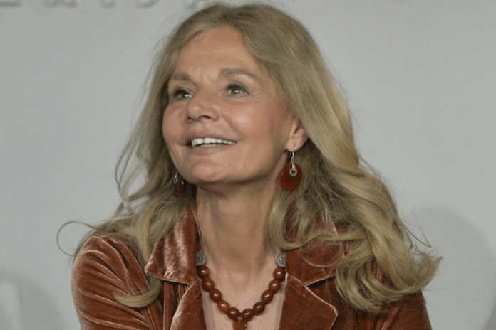 mirjana-bobic-mojsilovic-u-haljini-koja-slavi-zenstvenost:-jednostavan-kroj-koji-cete-pozeleti-da-ponesete-ovog-leta-(foto)