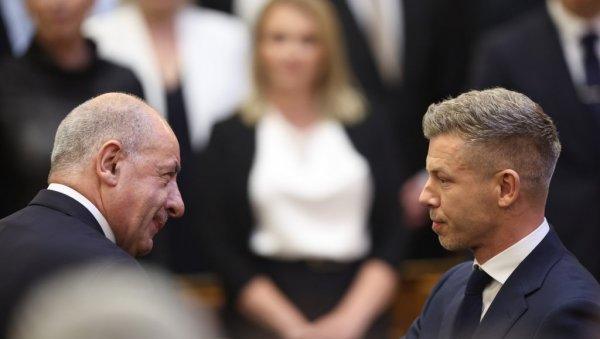 pao-potpis-za-istorijski-odlazak:-predsednik-madarske-sam-potvrdio-kraj-svog-mandata pao-potpis-za-istorijski-odlazak:-predsednik-madarske-sam-potvrdio-kraj-svog-mandata