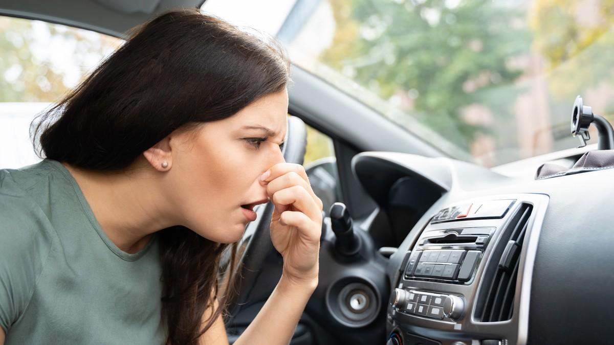 zlata-vredan-trik-uradite-ovo-tacno-pre-nego-sto-ugasite-auto-i-klima-vam-nikada-vise-nece-smrdeti zlata-vredan-trik-uradite-ovo-tacno-pre-nego-sto-ugasite-auto-i-klima-vam-nikada-vise-nece-smrdeti