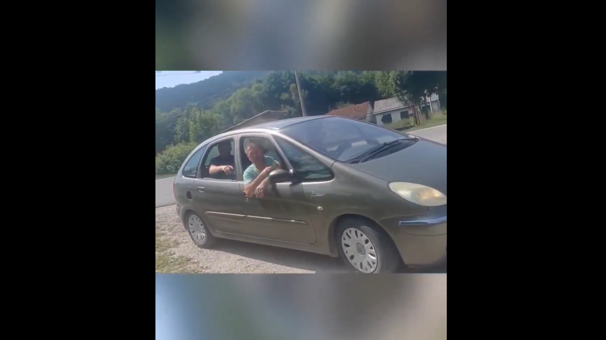 (video)-srpski-povratnici-napadnuti-kod-sanskog-mosta!-objavljen-zastrasujuci-snimak:-“tebe-treba-ubiti” (video)-srpski-povratnici-napadnuti-kod-sanskog-mosta!-objavljen-zastrasujuci-snimak:-“tebe-treba-ubiti”