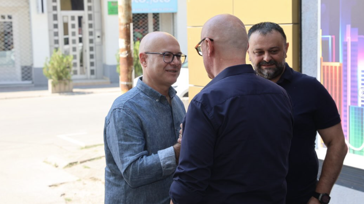 vucevic-u-jagodini-posetio-nove-prostorije-sns:-“spremamo-se-za-pobednicku-kampanju”-(video) vucevic-u-jagodini-posetio-nove-prostorije-sns:-“spremamo-se-za-pobednicku-kampanju”-(video)