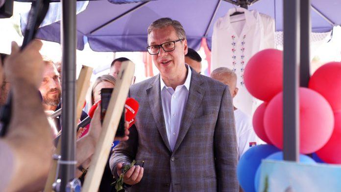 “zahvalan-sam-vam-sto-ste-sacuvali-svoju-sljivu-kad-su-hteli-da-nam-otmu-drzavu”-vucic-u-lapovu:-“mi-hocemo-da-budemo-ujedinjeni-i-zato-opet-pozivam-na-dijalog”