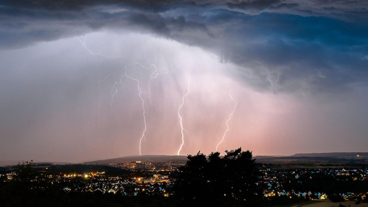 pocelo-je!-rhmz-nize-hitna-upozorenja!-snazno-nevreme-jurca-ka-ovom-delu-srbije,-srucice-se-za-sat-vremena,-a-evo-gde-ide-dalje pocelo-je!-rhmz-nize-hitna-upozorenja!-snazno-nevreme-jurca-ka-ovom-delu-srbije,-srucice-se-za-sat-vremena,-a-evo-gde-ide-dalje