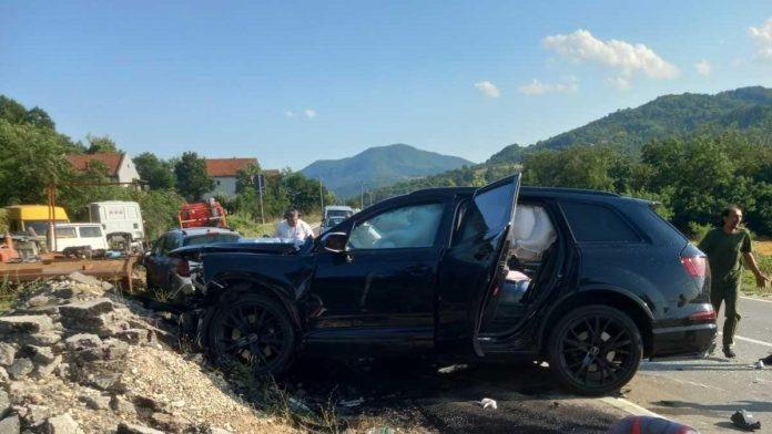 (foto)-bmw-presao-u-suprotan-smer-i-zakucao-se-u-auto-bg-tablica!-detalji-stravicne-nesrece-kod-kursumlije:-sestoro-povredenih,-jednoj-osobi-se-bore-za-zivot