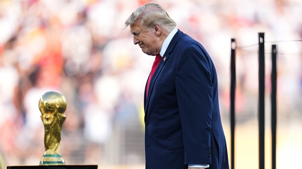 Трамп-уручио-пехар-шампионима-света-–-моменат-који-је-обишао-планету Трамп-уручио-пехар-шампионима-света-–-моменат-који-је-обишао-планету