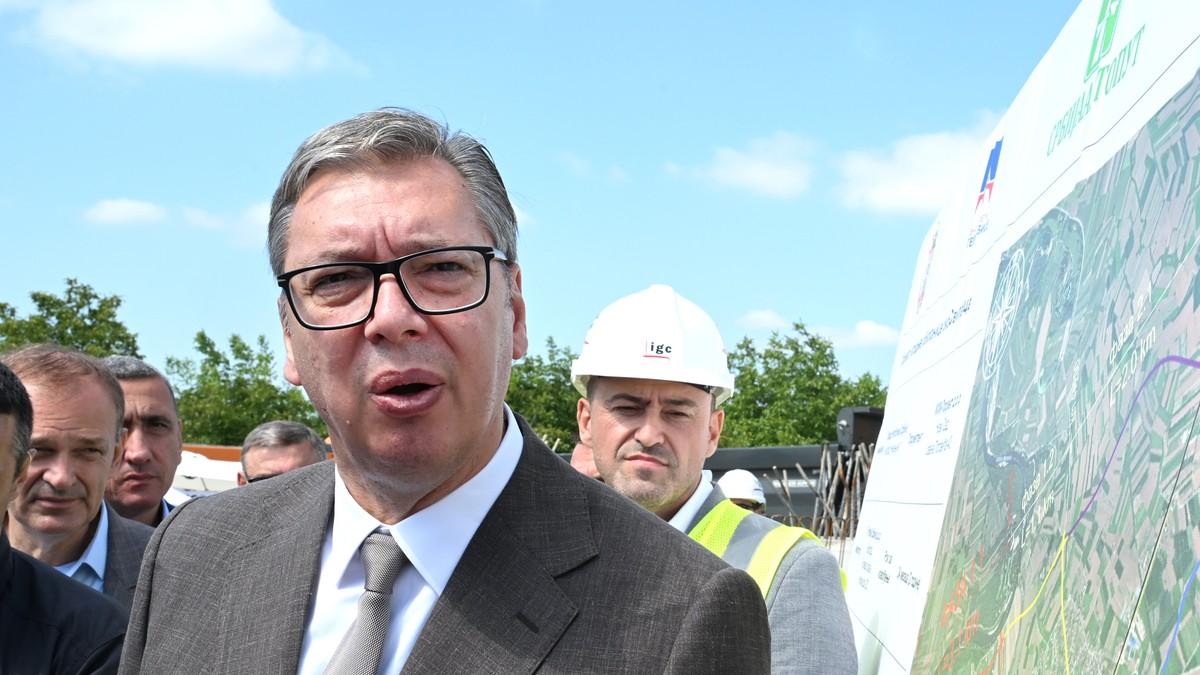 “uvek-cu-da-pruzam-ruku,-ali-tesko-je”-vucic-o-pozivima-na-dijalog:-“celu-svoju-kampanju-su-zasnovali-na-mrznji”-(video) “uvek-cu-da-pruzam-ruku,-ali-tesko-je”-vucic-o-pozivima-na-dijalog:-“celu-svoju-kampanju-su-zasnovali-na-mrznji”-(video)