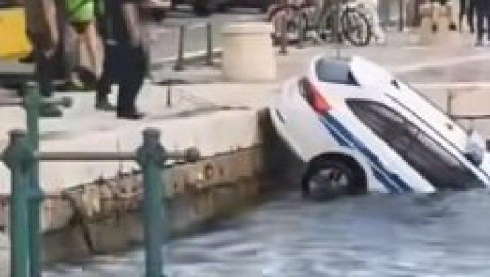 nesvakidasnja-scena-u-hrvatskoj:-policijski-auto-zavrsio-u-moru,-vozac-kaznjen-(video)