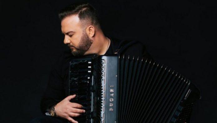 svirao-sam-dok-mi-je-srce-bilo-slomljeno:-borko-radivojevic-o-smrti-najmilijih,-estradi-i-svadbi-sa-koje-je-mlada-pobegla-(foto)
