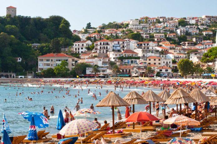 opasnost-za-turiste-u-crnoj-gori:-retka-invanzivna-vrsta-snimljena-kod-poznate-plaze!-otovna-cak-i-za-morski-svet-(foto)