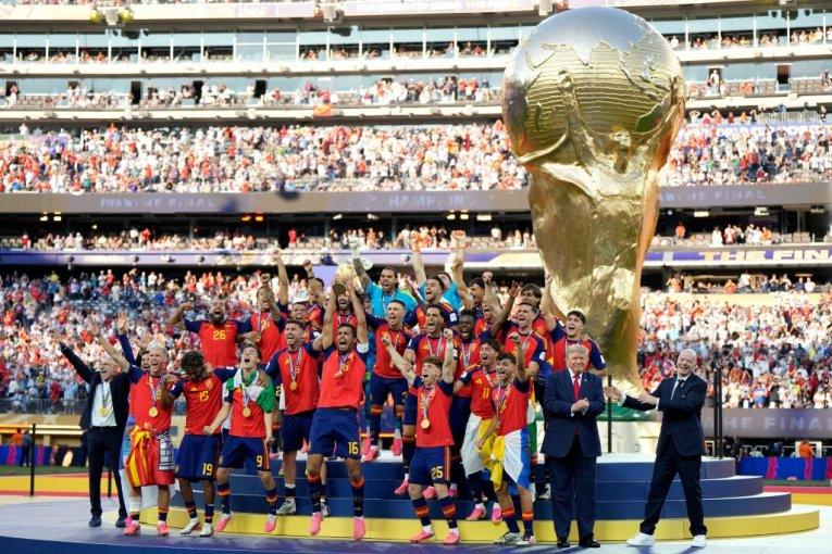 zlato-za-zenu-koja-je-bosa-presla-saharu!-reprezentativac-spanije-skinuo-medalju-i-dao-je-nestvarnoj-mami-–-o-ovoj-sceni-danas-bruji-ceo-svet!-(video) zlato-za-zenu-koja-je-bosa-presla-saharu!-reprezentativac-spanije-skinuo-medalju-i-dao-je-nestvarnoj-mami-–-o-ovoj-sceni-danas-bruji-ceo-svet!-(video)