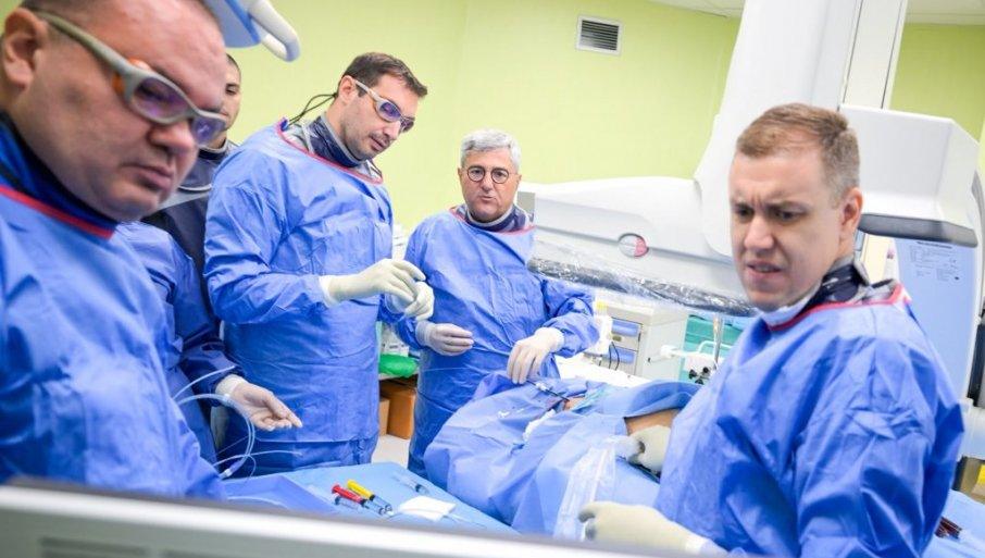 kroz-venu-na-vratu-“popravili”-jetru:-u-ukcs-uradena-zahtevna-procedura-na-pacijentu-sa-portnom-hipertenzijom kroz-venu-na-vratu-“popravili”-jetru:-u-ukcs-uradena-zahtevna-procedura-na-pacijentu-sa-portnom-hipertenzijom