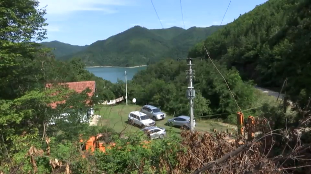 Почело-рушење-викендица-на-обали-Газивода,-присутне-јаке-полицијске-снаге Почело-рушење-викендица-на-обали-Газивода,-присутне-јаке-полицијске-снаге