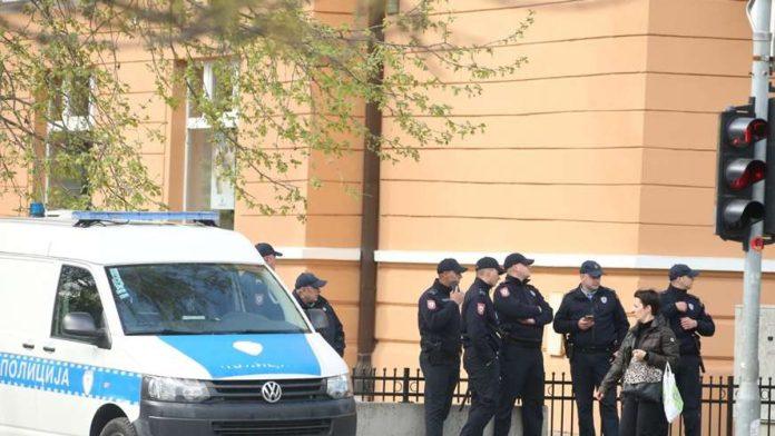izvadio-noz-u-stanici,-nasrnuo-na-policajca-usao-bez-najave,-poceo-da-preti:-dezurni-sluzbenik-ga-savladao