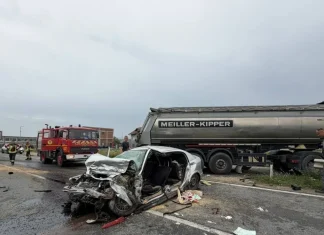 VATROGASCI IZVLAČILI MUŠKARCA, OSTAO ZAGLAVLJEN U AUTU! Stravična nesreća na putu Tuzla-Doboj, ima povređenih (FOTO) vatrogasci-izvlacili-muskarca,-ostao-zaglavljen-u-autu!-stravicna-nesreca-na-putu-tuzla-doboj,-ima-povredenih-(foto)