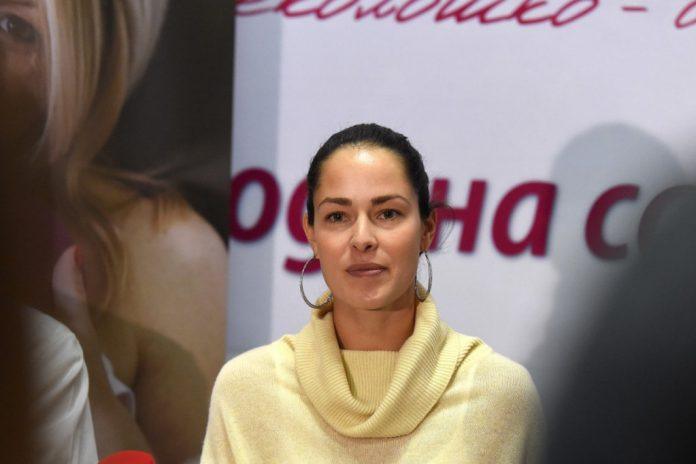 bastijane,-gledaj-i-placi!-ana-ivanovic-uziva-na-rajskom-ostrvu,-a-nije-sama!-(foto)