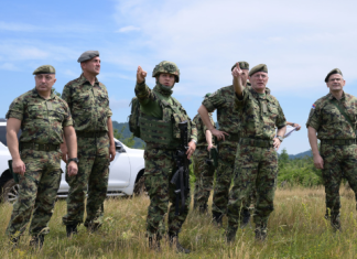 Мојсиловић обишао снаге Војске Србије у Копненој зони безбедности: Задовољан сарадњом са Кфором Мојсиловић-обишао-снаге-Војске-Србије-у-Копненој-зони-безбедности:-Задовољан-сарадњом-са-Кфором