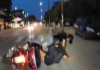 (VIDEO) UDARIO INSPEKTORKU I NJENOG MUŽA, PA POBEGAO! Teška nesreća u Leskovcu: Stali da propuste čoveka sa decom, “fiat” prešao na njihovu stranu (video)-udario-inspektorku-i-njenog-muza,-pa-pobegao!-teska-nesreca-u-leskovcu:-stali-da-propuste-coveka-sa-decom,-“fiat”-presao-na-njihovu-stranu