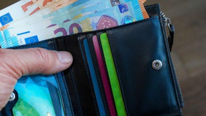 da-li-cekovi-odlaze-u-istoriju?-nbs-otkriva-zasto-ih-gradani-jos-cuvaju-u-novcaniku