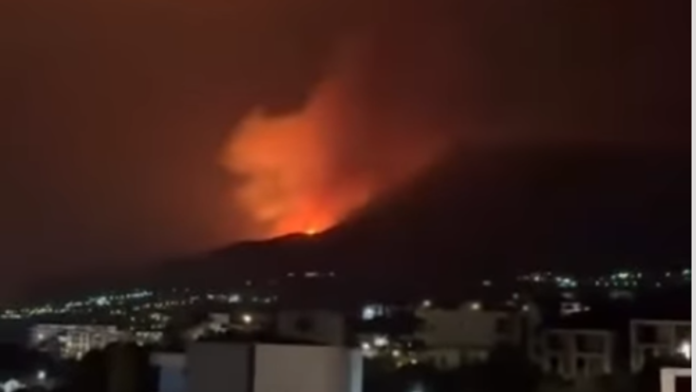(video)-veliki-pozar-u-crnoj-gori!-zacrvenelo-se-nebo-iznad-bara,-kruze-jezivi-snimici,-vatrogasci-se-celu-noc-borili-sa-stihijom