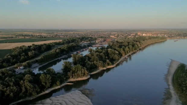 Низак-водостај-отежава-пловидбу-на-рекама,-засад-без-обуставе-саобраћаја Низак-водостај-отежава-пловидбу-на-рекама,-засад-без-обуставе-саобраћаја