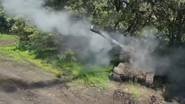 ruski-tenkisti-sravnili-sa-zemljom-arteljnoje:-kad-je-poceo-da-pada-mrak,-jurisnici-su-usli-su-u-naselje-i-ocistili-ga-(video) ruski-tenkisti-sravnili-sa-zemljom-arteljnoje:-kad-je-poceo-da-pada-mrak,-jurisnici-su-usli-su-u-naselje-i-ocistili-ga-(video)