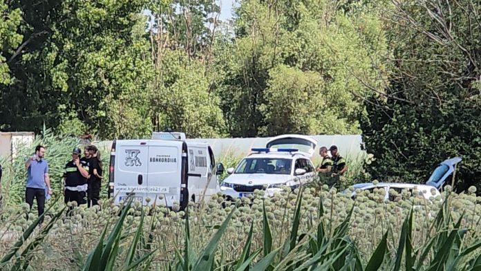 ronioci-zandarmerije-pretrazuju-kanal-smrti-u-novom-sadu!-strahuje-se-da-postoji-cetvrta-zrtva:-vatrogasci-sekli-lim-na-autu-u-kom-su-nadena-tri-tela