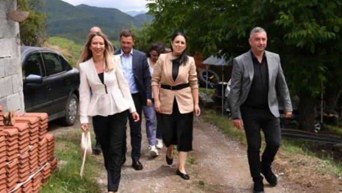 kancelarija-za-kim-obisla-porodice-tomovic-i-krneta:-najavljena-pomoc-u-resavanju-stambenog-pitanja-(video)