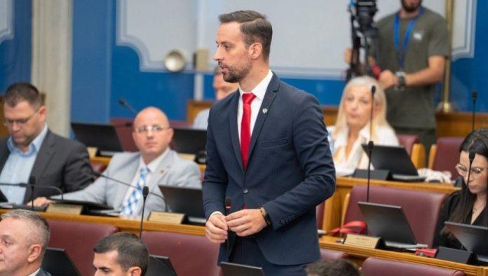 otmicom-bi-da-zapuse-usta:-poslaniku-evropskog-saveza-prete-kriminalci-zbog-sukoba-sa-ministrom-odbrane-u-skupstini-crne-gore