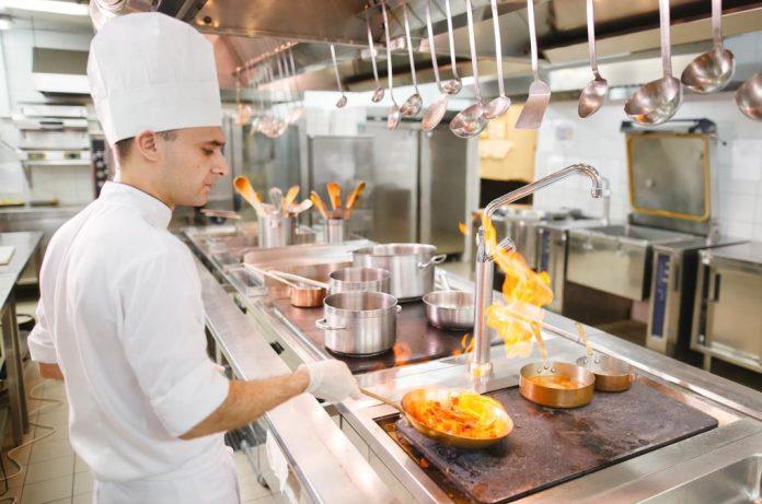 oko-40-radnika-iz-srbije-prevareno-u-hrvatskoj:-ispovest-kuvara-koji-se-vratio-bez-evra-u-dzepu-–-steta-veca-od-10.000-evra