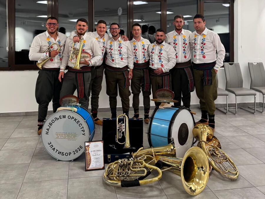 oni-ce-se-takmiciti-u-guci:-braca-ilic-iz-uzica-pobrala-sve-titule!-(foto) oni-ce-se-takmiciti-u-guci:-braca-ilic-iz-uzica-pobrala-sve-titule!-(foto)