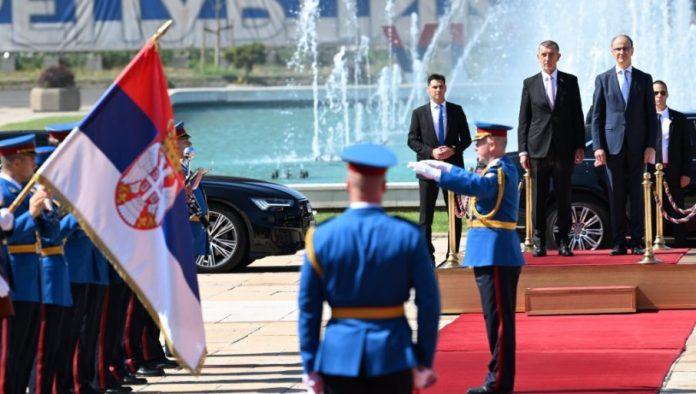 najvise-drzavne-pocasti-i-crveni-tepih-za-babisa:-premijer-macut-docekao-svog-ceskog-kolegu-(foto/video)