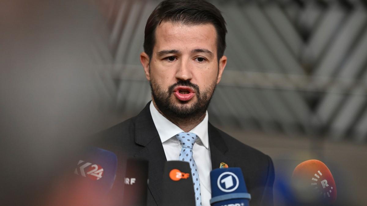 “srbija-medu-najvecim-investitorima-u-crnoj-gori”-milatovic:-“bliske-drzave-povezane-istorijom-i-porodicnim-vezama” “srbija-medu-najvecim-investitorima-u-crnoj-gori”-milatovic:-“bliske-drzave-povezane-istorijom-i-porodicnim-vezama”