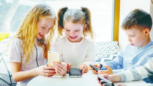 tinejdzeri-bez-drustvenih-mreza:-kako-je-francuska-postala-prva-zemlja-u-evropi-koja-uvodi-“digitalnu-punoletnost”: tinejdzeri-bez-drustvenih-mreza:-kako-je-francuska-postala-prva-zemlja-u-evropi-koja-uvodi-“digitalnu-punoletnost”: