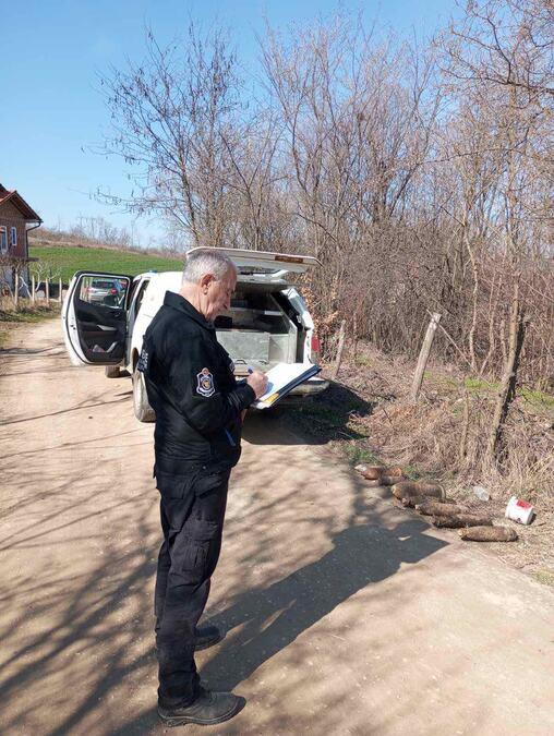 sok-u-kragujevcu!-ljudi-uocili-nesto-cudno-na-sumarickom-jezeru:-pozvali-policiju-–-jedinice-odmah-izasle-na-teren!-zavrsilo-u-magacinu-za-vanredne-situacije sok-u-kragujevcu!-ljudi-uocili-nesto-cudno-na-sumarickom-jezeru:-pozvali-policiju-–-jedinice-odmah-izasle-na-teren!-zavrsilo-u-magacinu-za-vanredne-situacije