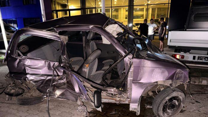 (foto)-automobil-zguzvan-kao-limenka,-unisten-do-neprepoznatljivosti!-jeziv-sudar-na-ibarskoj-magistrali:-usao-u-suprotnu-traku-i-zakucao-se-u-drugo-vozilo,-medu-povredenima-i-tinejdzer