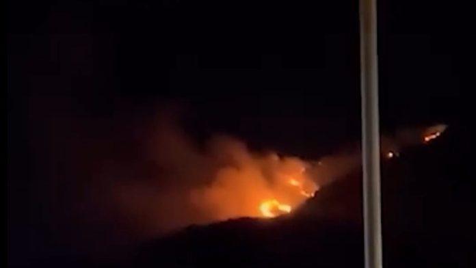 (video)-veliki-pozar-ponovo-bukti-iznad-bara!-vatrogasci-ne-mogu-da-pridu-vatri,-gradani-gledaju-u-uzarenu-loptu