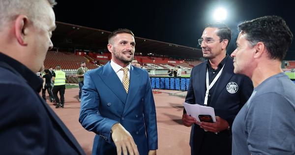 dusan-tadic-pozdravio-navijace-u-novom-sadu! dusan-tadic-pozdravio-navijace-u-novom-sadu!