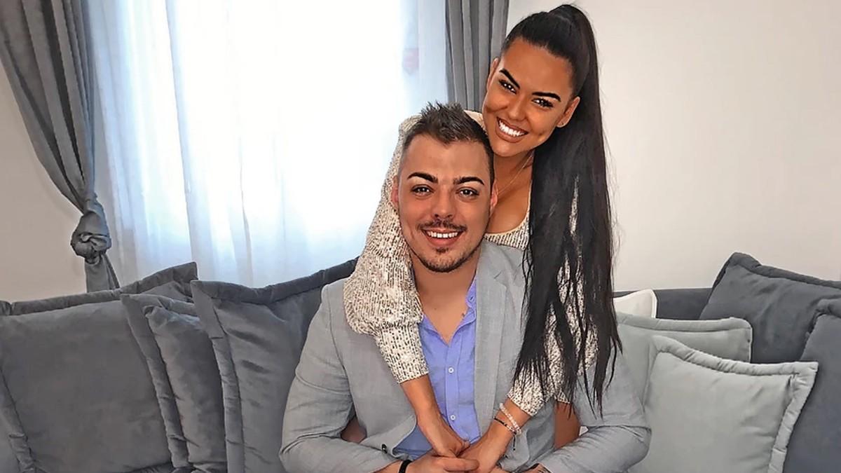 “prolazimo-kroz-najtezi-period”-oglasila-se-zena-slobe-vasica-nakon-sto-je-on-napustio-porodicni-dom:-“cerka-mi-je-najvaznija” “prolazimo-kroz-najtezi-period”-oglasila-se-zena-slobe-vasica-nakon-sto-je-on-napustio-porodicni-dom:-“cerka-mi-je-najvaznija”