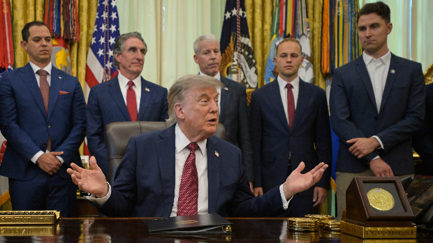Трамп:-Две-опције-за-Иран,-не-журимо;-Мексику-санкције-због-салате,-а-Канади-због-дима